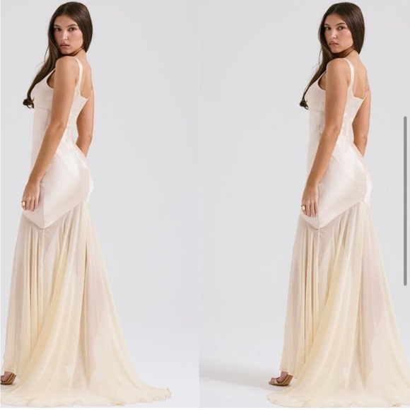 HOUSE OF CB 'Vittoria' Champagne Chiffon Floor Length Gown - Picture 4 of 7